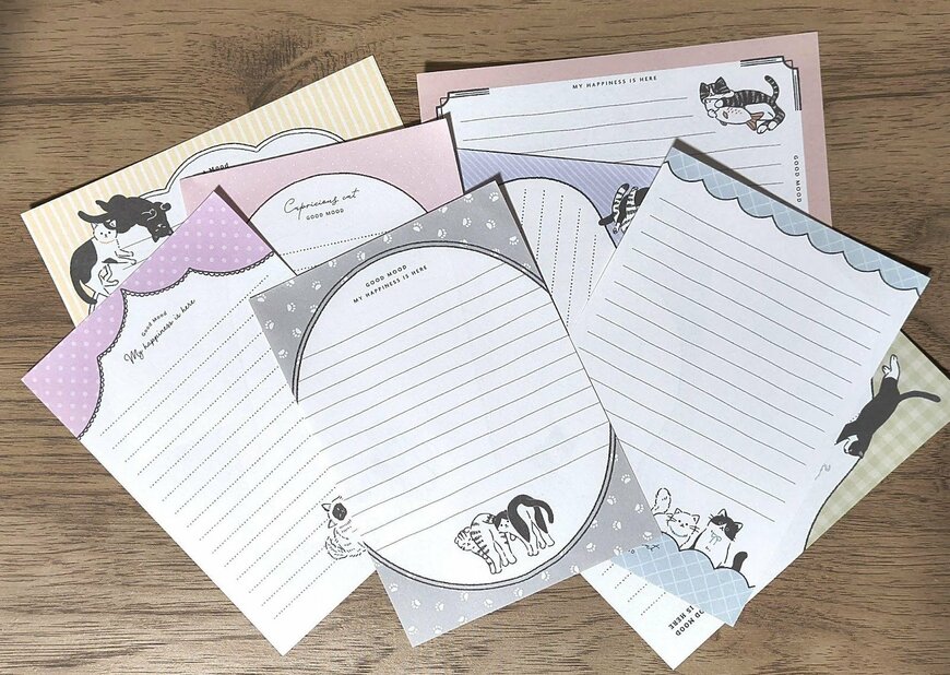 筆者撮影（セリア、A6 メモ帳 60枚 スケッチねこ柄）