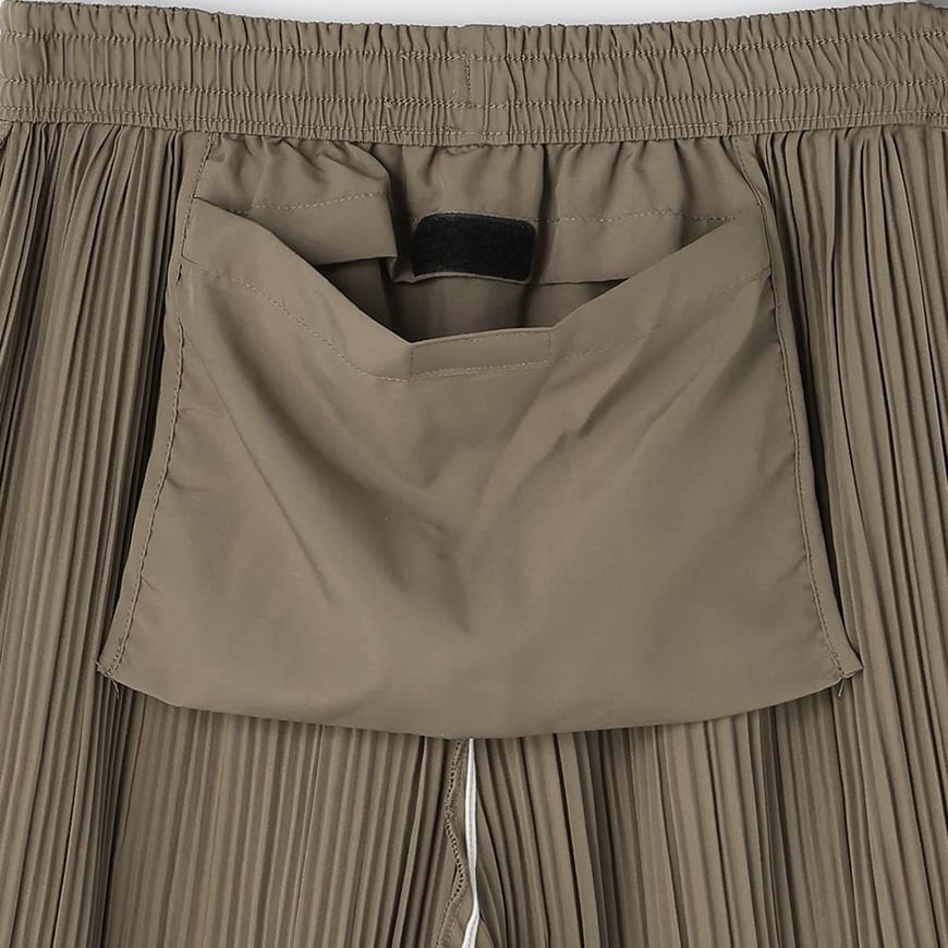 出所：ワークマン公式　レディース撥水プリーツセミワイドパンツ