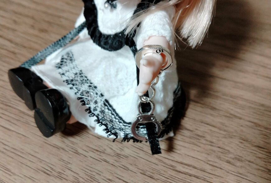 筆者撮影（山田化学株式会社、ミニチュア 手錠）