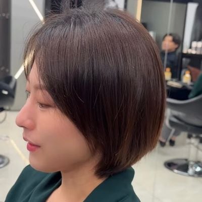 ショートボブ女性がカットをプロにお任せした結果…さらに短く！美シルエットの丸みショートが素敵！横から見てもより美しくシャープ