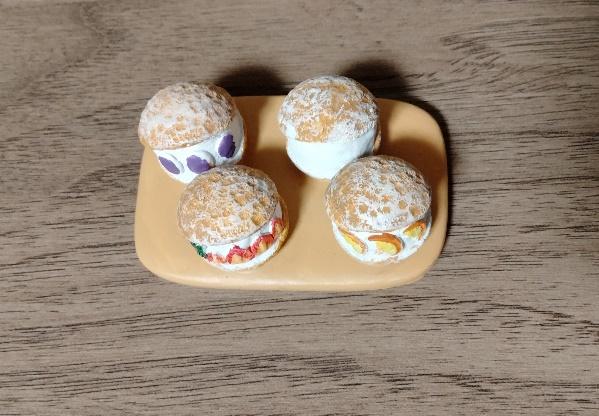 筆者撮影（キャンドゥ、インテリアマグネット スイーツパン）