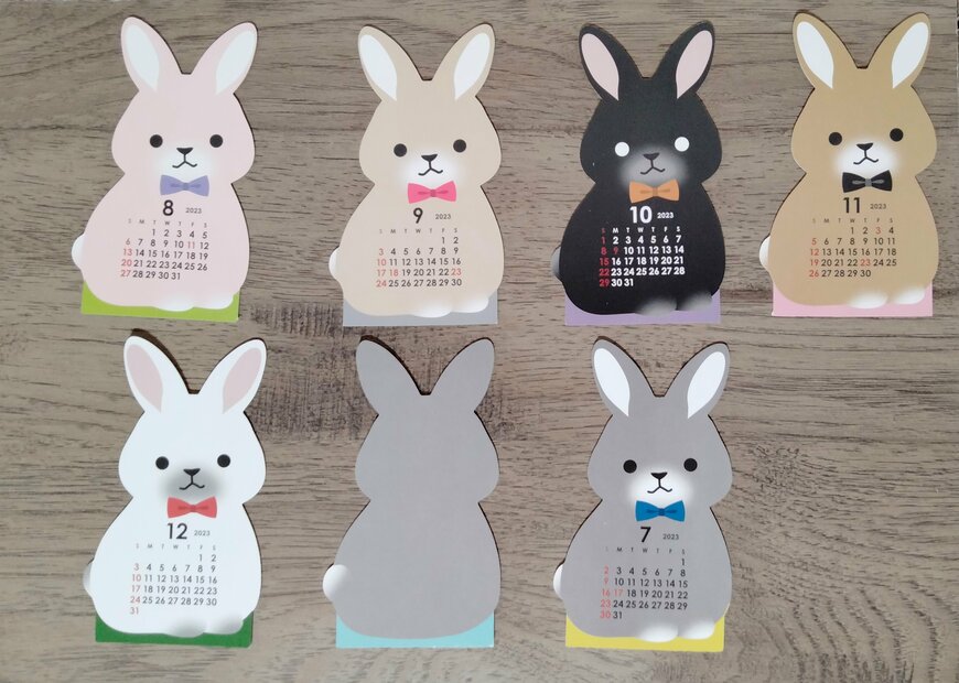 筆者撮影（ダイソー、アニマルダイカットカレンダー（ウサギ））