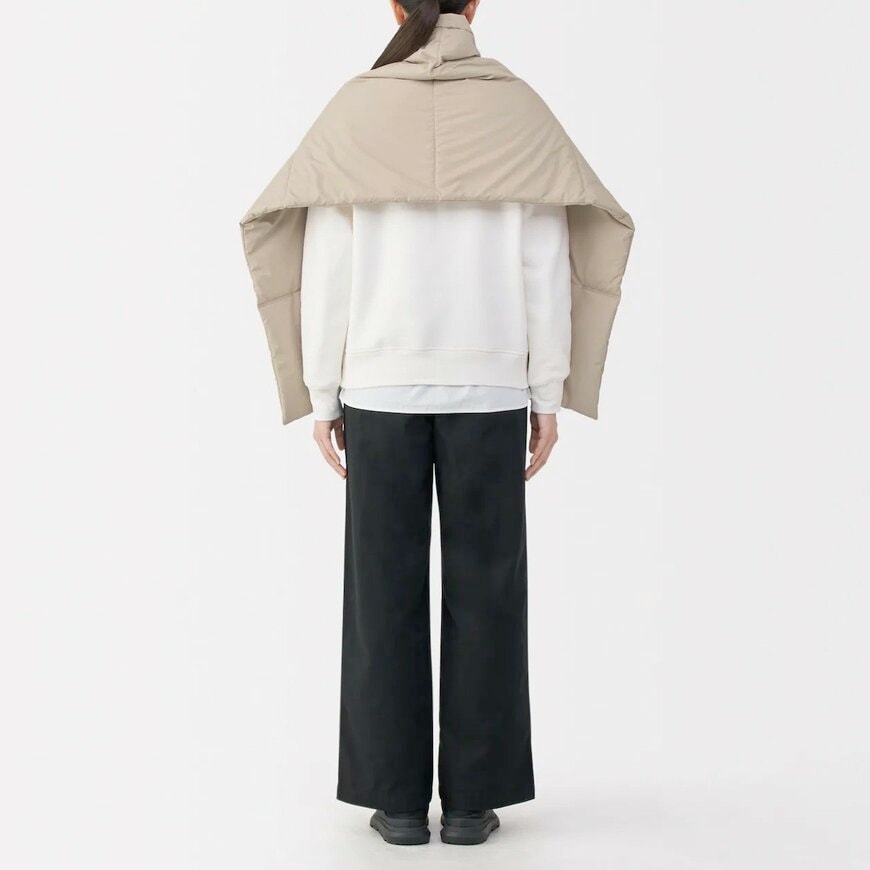 出所：無印良品公式　吸湿発熱中わた表面撥水パッカブル　ケープ