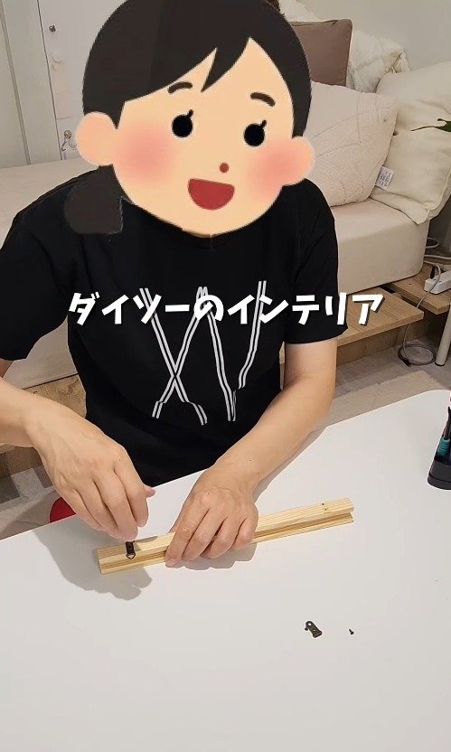 塗装前の木製ウォールバー。まだ何も手を加えていない、ナチュラルな木の色のまま