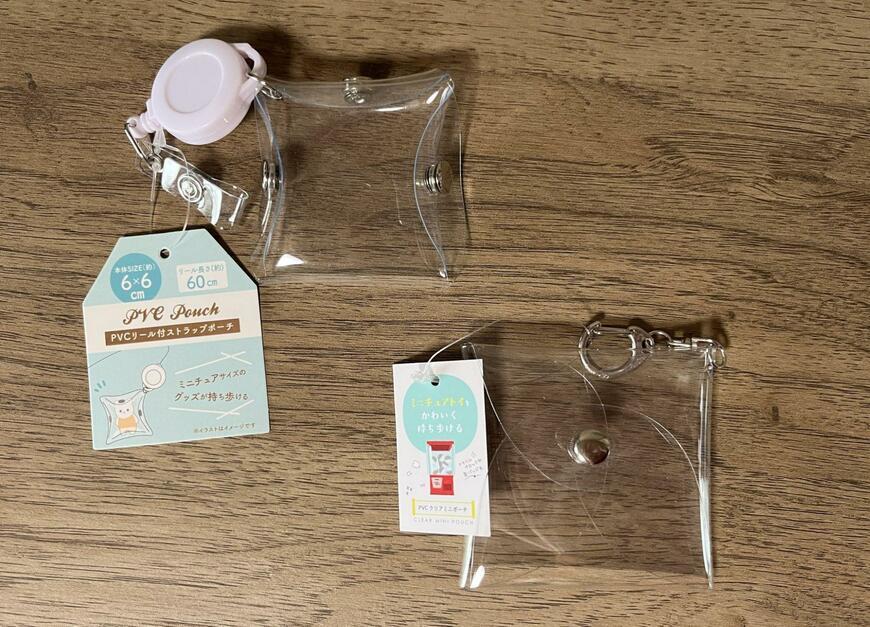 セリア、PVCリール付ストラップポーチ 6×6cm・PVCクリアミニポーチスクエア撮影画像