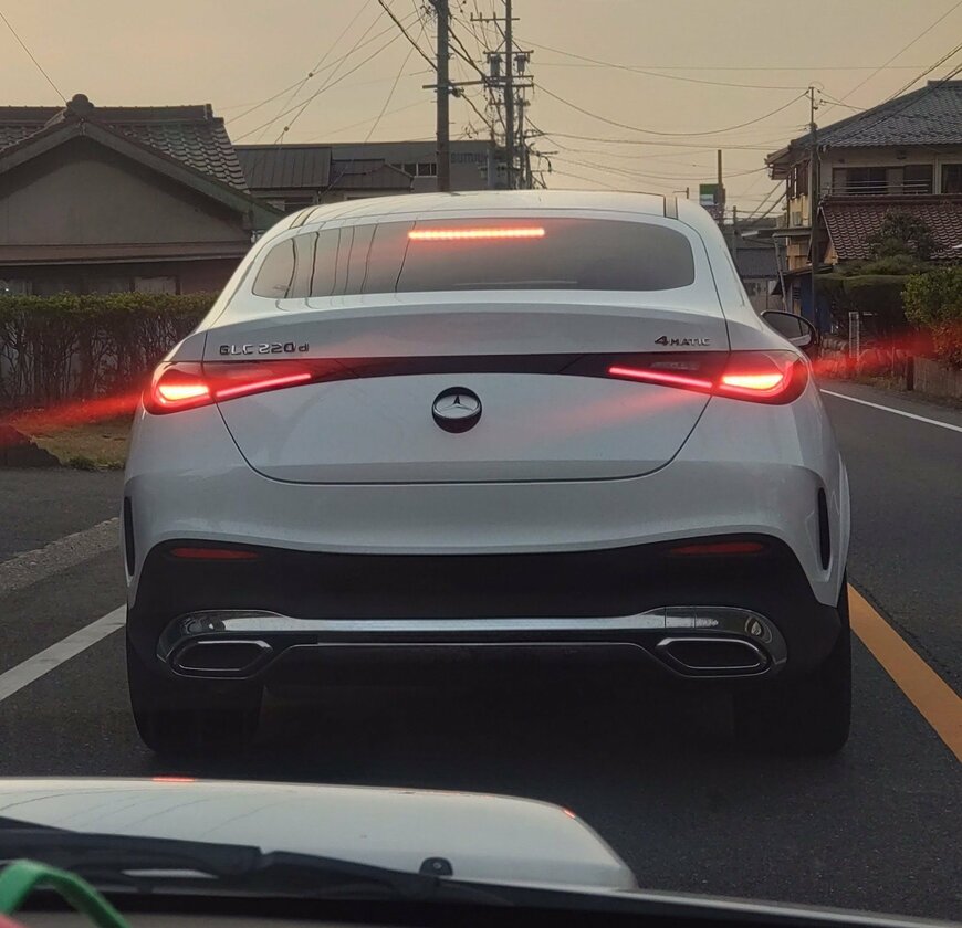 エンブレム部分に注目