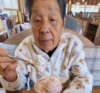 【84歳のおばあちゃん】がファミレスで朝ごはん　想像上回る爆食っぷりに「鉄の胃腸」と驚愕の声