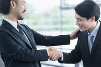 新入社員が「この人と働きたい」と思う理想の上司の特徴をランキングから紐解く。キーワードは「親しみやすさ」や「調整力」、「スマート」さか