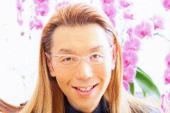 「クリスマスローズ」こぼれ種で立派に成長！假屋崎省吾が庭を紹介「わぁー」「色も素敵」「地植えはしっかり大きくなりますね」の声