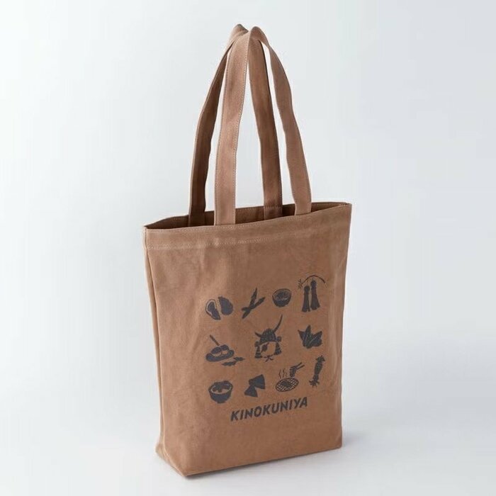 手で持っても肩にかけてもちょうど良い長さに設計されています