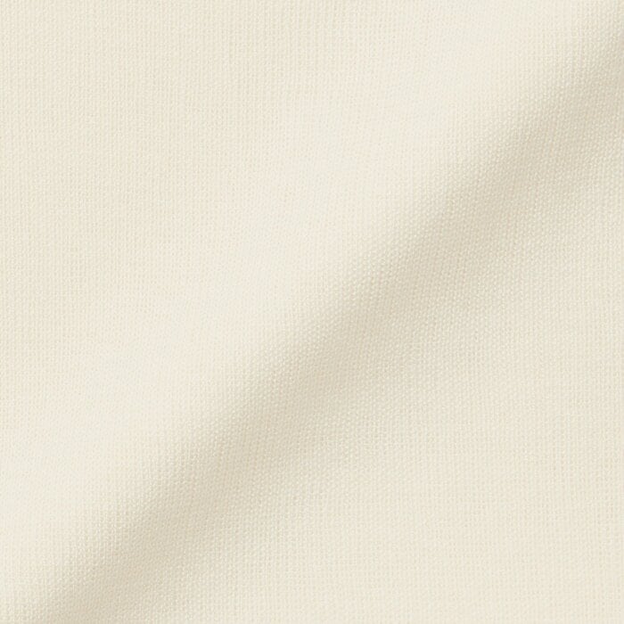 最大の魅力はなんといっても「シルク100%」という、その贅沢な素材