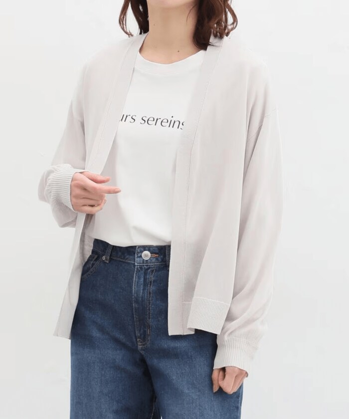 ボタンレスでサッと羽織れるカーディガン