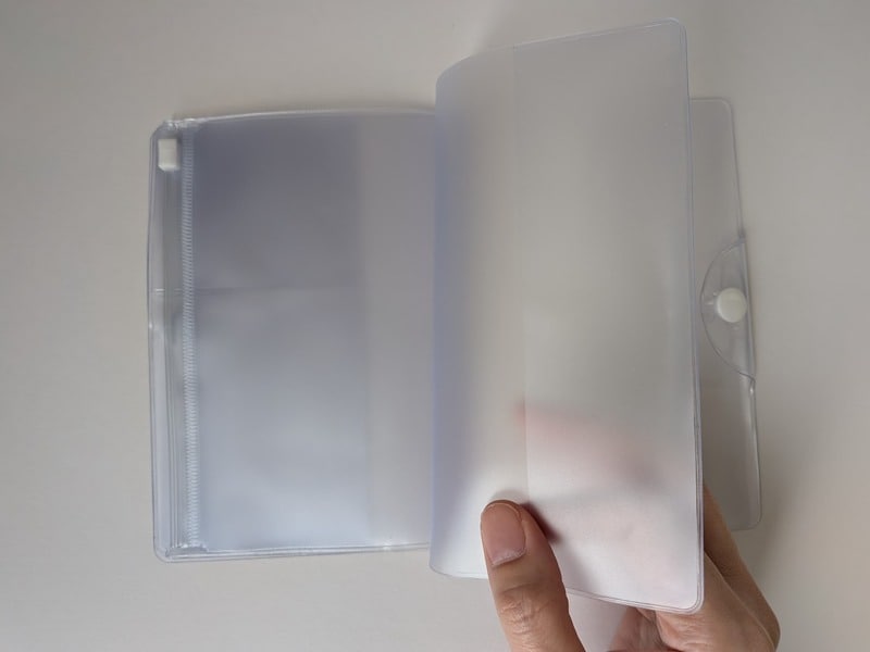 ダイソー　保険証・お薬手帳カバー