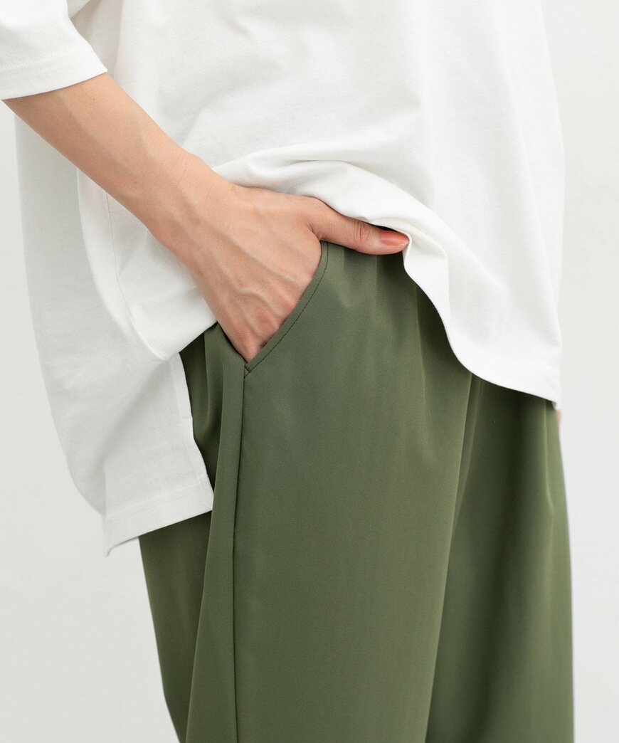 出所：ハニーズ公式　クロップドイージーパンツ