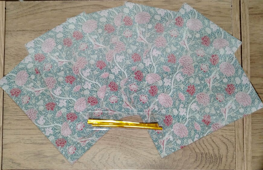 筆者撮影（セリア、クリアバッグ 6P ウィリアム・モリス）