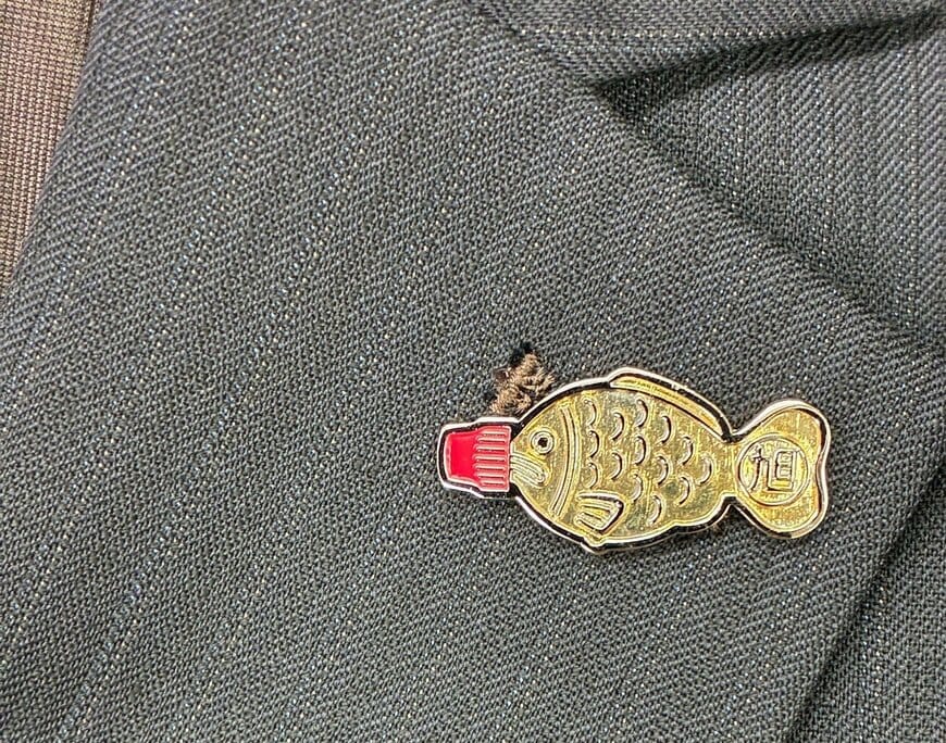 「フォロワー減って悲しいので見て」と投稿された社章　まさかの正体に「かわいすぎる」「商品化してほしい」