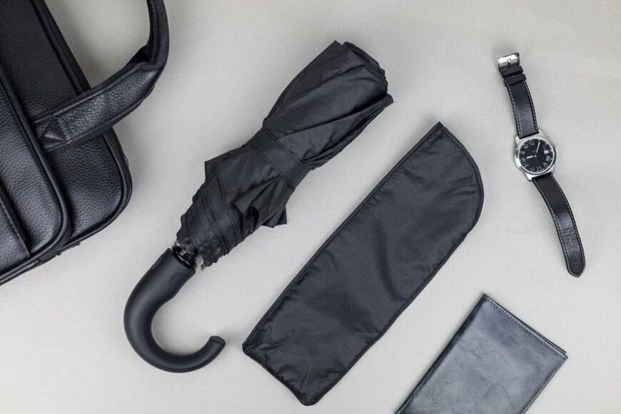 既成概念を打ち破る「折りたたみ傘」が爆誕　想像の斜め上を行くデザインに思わず二度見