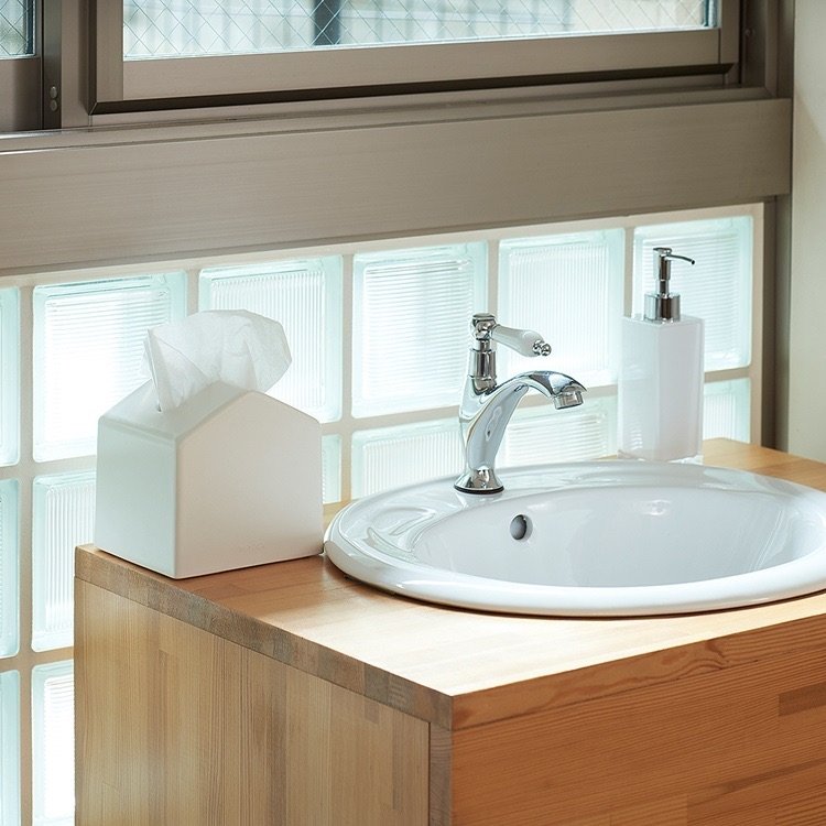 出所：KEYUCA公式　Moi コンパクトティッシュケース