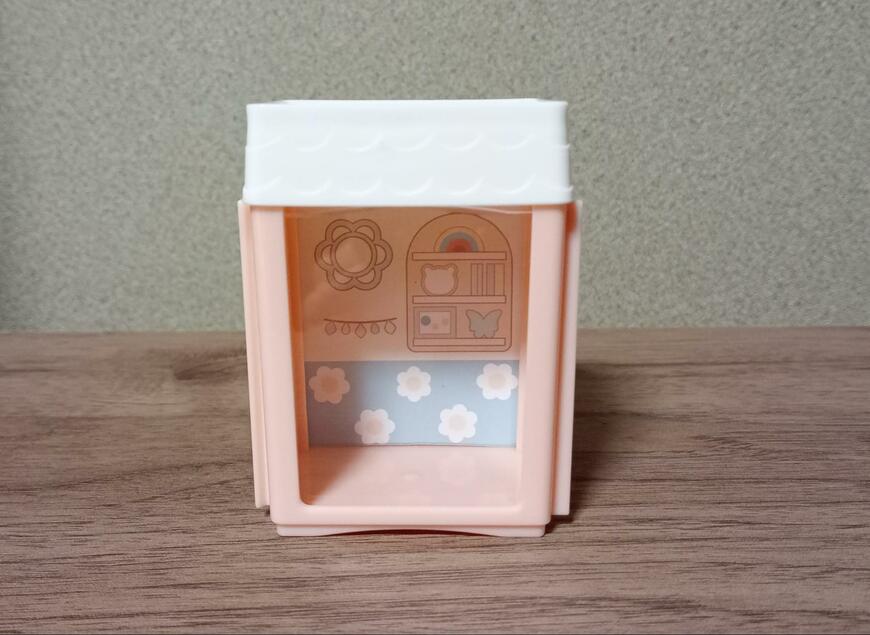 筆者撮影（セリア、おうち型連結ディスプレイケース ノスタルジー）