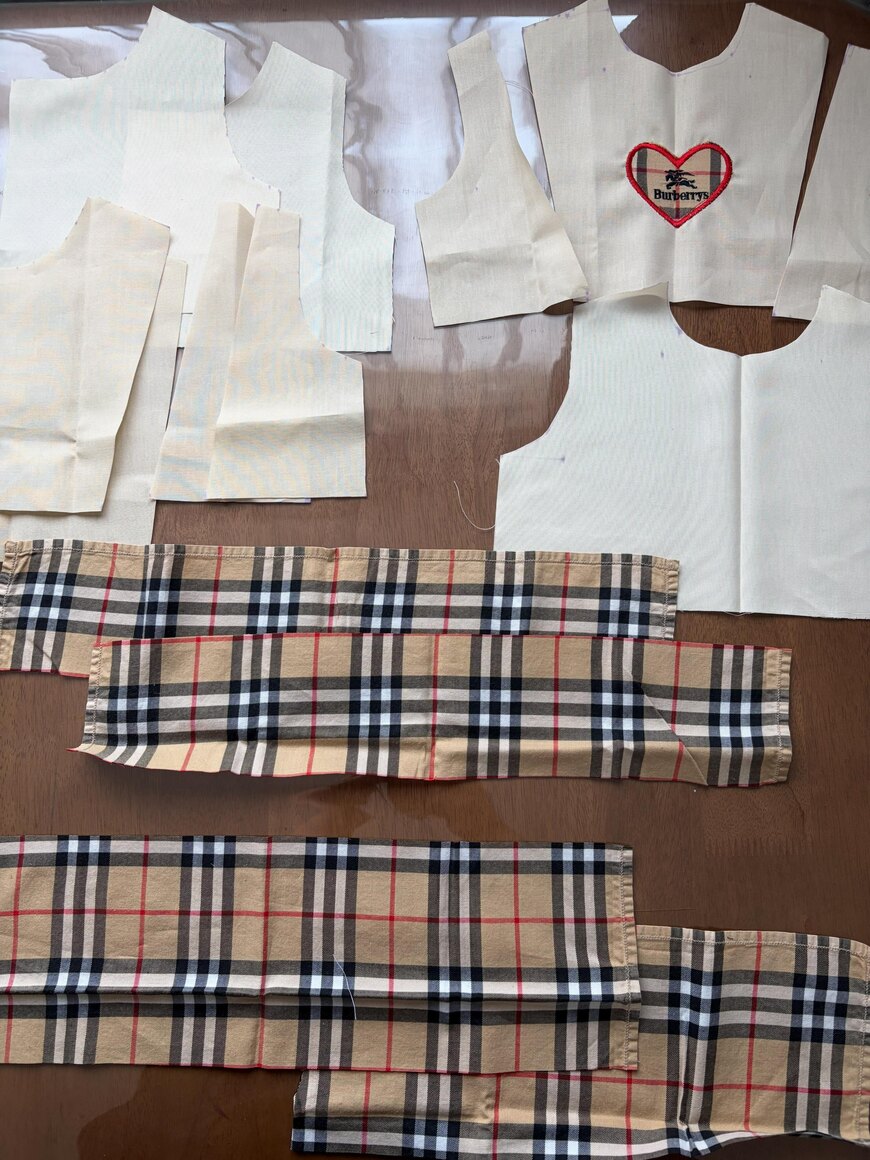 【ハンドメイド】ハンカチをベビー服にリメイクした結果…高い完成度に「素敵です」「尊敬」と称賛集まる