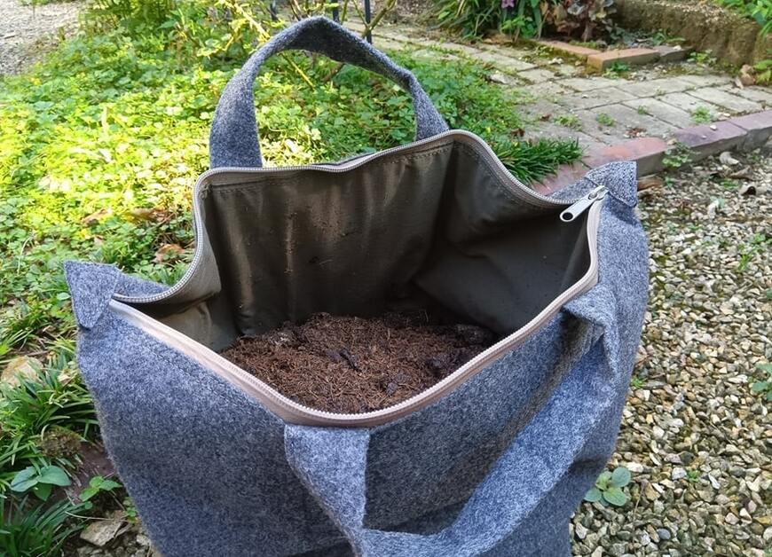 緑色のワームコンポスト