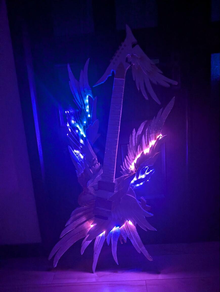 存在感のあるダンボールギター