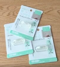 セリアの「リングフック」を活用したキッチン収納アイデア。収納スペースが少なく使いづらい悩みを解消し、小物をスッキリと使いやすく整理する実用的な片付け術