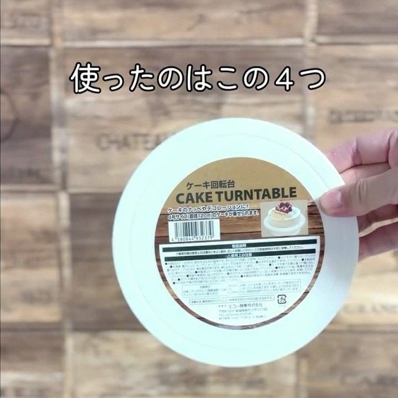 【100均DIY】セリアのフレームが「回して使える小物収納」に変身 ペグボードで作る