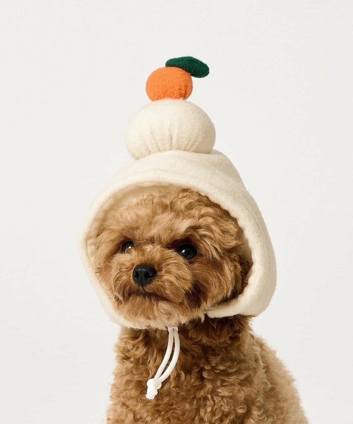 「ペット用鏡餅のかぶりもの」は干支のデザインとはまた違った魅力を持つアイテム