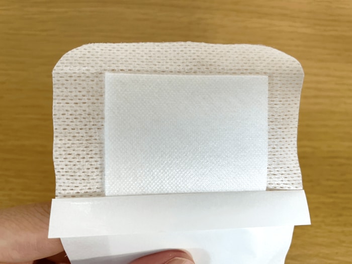 傷にくっつかない工夫がされていて、子どもも痛がらず貼り替えができそう