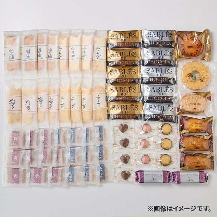 福袋にはシャトレーゼが誇る人気の焼き菓子もしっかりと入っています