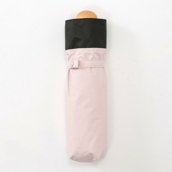 黒く縁どった大人かわいい折り畳み傘