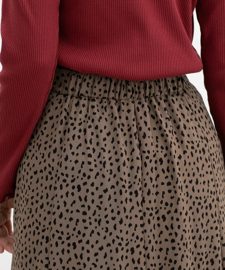 出所：ハニーズ公式　エスカルゴスカート