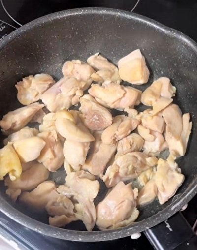 ご飯とおかずがぎゅうぎゅう詰め！同棲カップルの彼女が作る「鶏のケチャップ炒め弁当」が話題