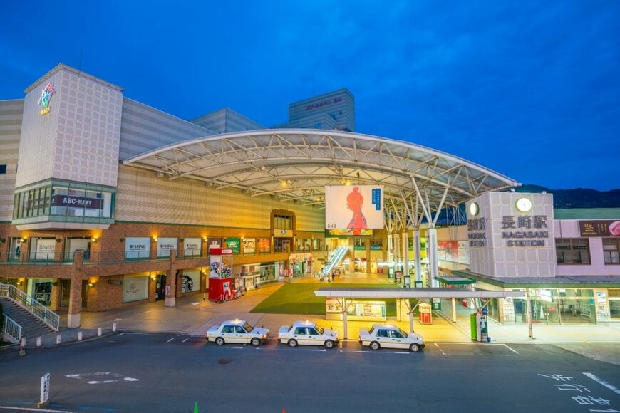 店舗のゴミ箱についた「謎の跡」に思わず目を疑う　「ホラー映画なのかな…」