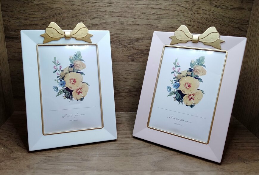 筆者撮影（セリア、フォトフレーム　ゴールドリボン）