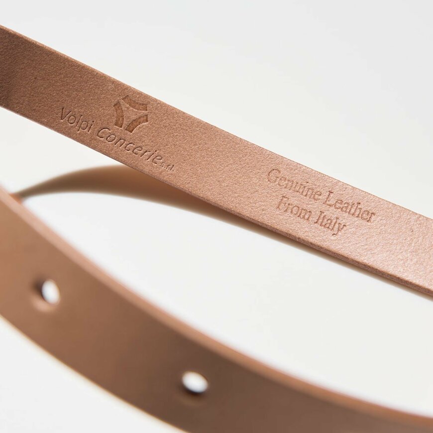 出所：ユニクロ公式　ナローロングレザーベルト