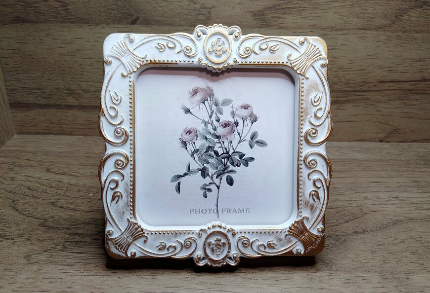 筆者撮影（セリア、フォトフレーム ローズ 9×9cm対応）