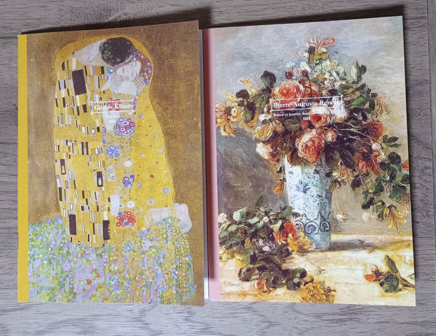 筆者撮影（ダイソー、A5方眼ノート バラとジャスミン 56P・ A5方眼ノート 接吻 56P）