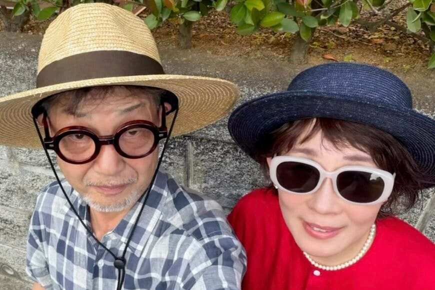 【60代夫婦】夏のお出かけコーデが素敵！麦わら帽子とチェック柄のリンクコーデ