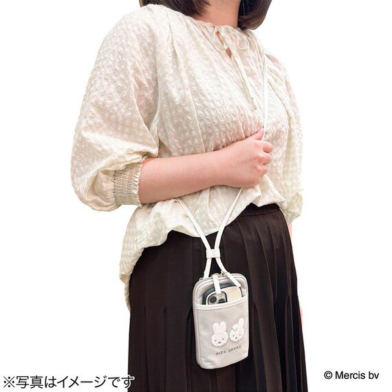 ニトリ「ミッフィーダーン スマホショルダーポーチ」