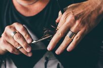 理容・美容師の給料はどのくらいか