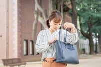 【カバンの底が熱い】出てきた「まさかのお菓子」に思わず目を疑う　「火が出なくてよかった！」