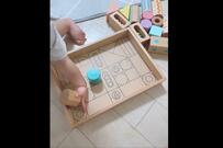 つみきの〈お片付け〉にハマった1歳児…ぷにぷにおてての高すぎるスキルに「優秀すぎませんか」の声