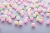 【老齢年金世代】65歳以上シニア「無職の夫婦世帯」年金額・貯蓄額・支出額は平均いくら？