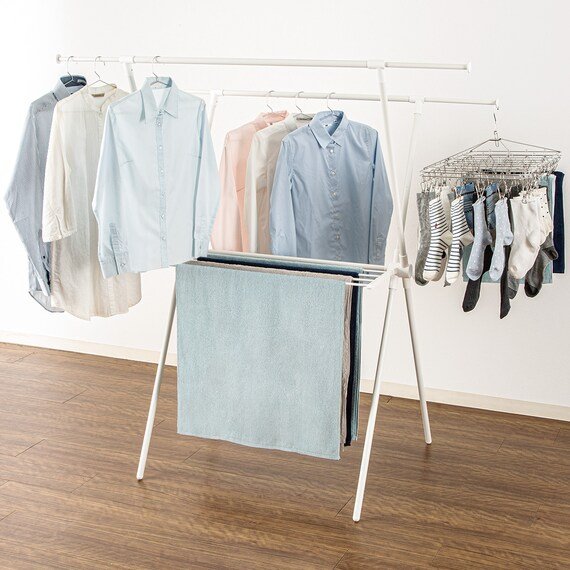 室内で使える伸縮自在の洗濯物干し