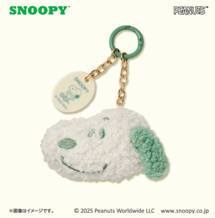ファミマカラーの「SNOOPY マスコットチャーム」