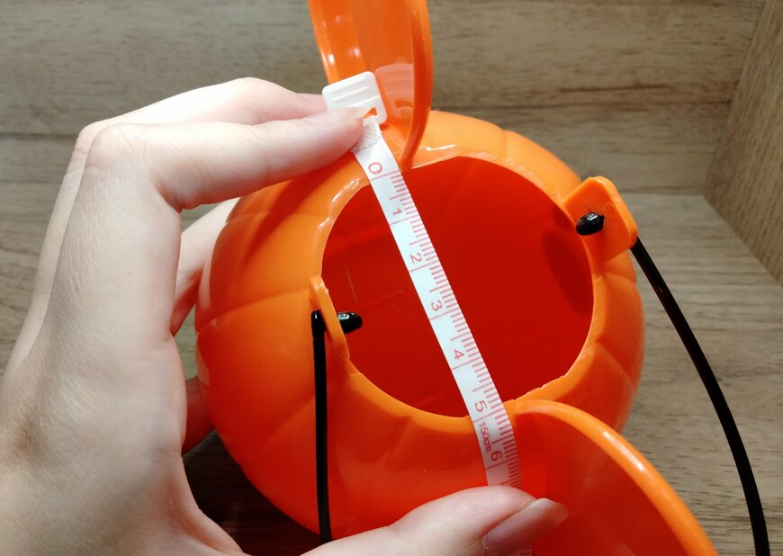 筆者撮影（セリア、ハロウィン バケツ/ミッキーマウス）