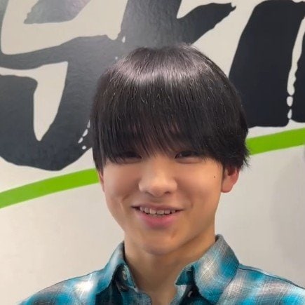 今年成人を迎える男性　式のために伸ばした髪をカットでイメチェン！ふんわりと動きのあるスタイルに！