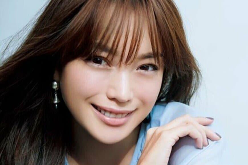 【蛯原友里】夫・ILMARIとエルメスのショーへ　夫婦ショットに「憧れる」「最高にカッコいい」